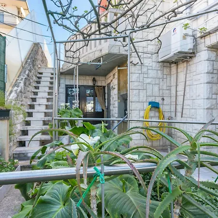 Seaside With A Swimming Pool Okrug Gornji, Ciovo - 11374