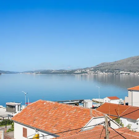 Seaside With A Swimming Pool Okrug Gornji, Ciovo - 11374 * Trogir