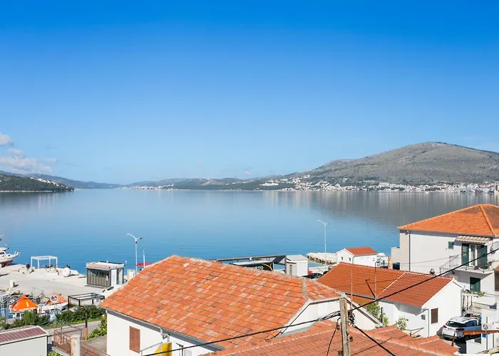 Seaside With A Swimming Pool Okrug Gornji, Ciovo - 11374 * Trogir