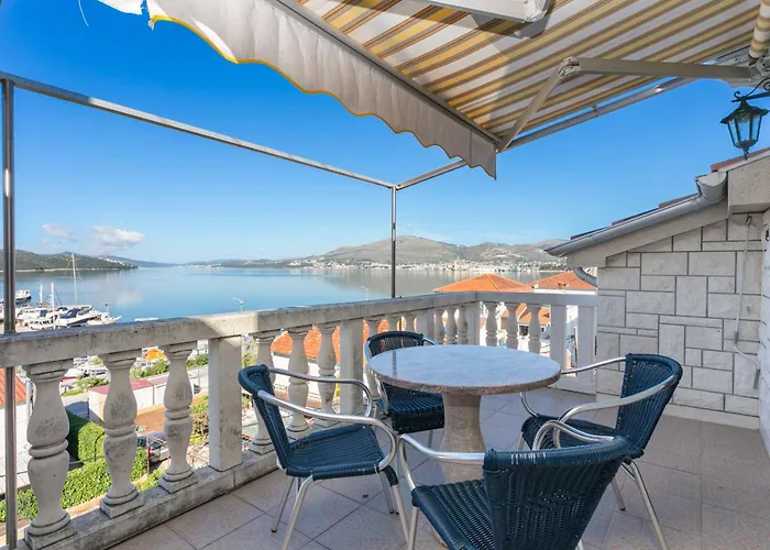Seaside With A Swimming Pool Okrug Gornji, Ciovo - 11374 Apartament *